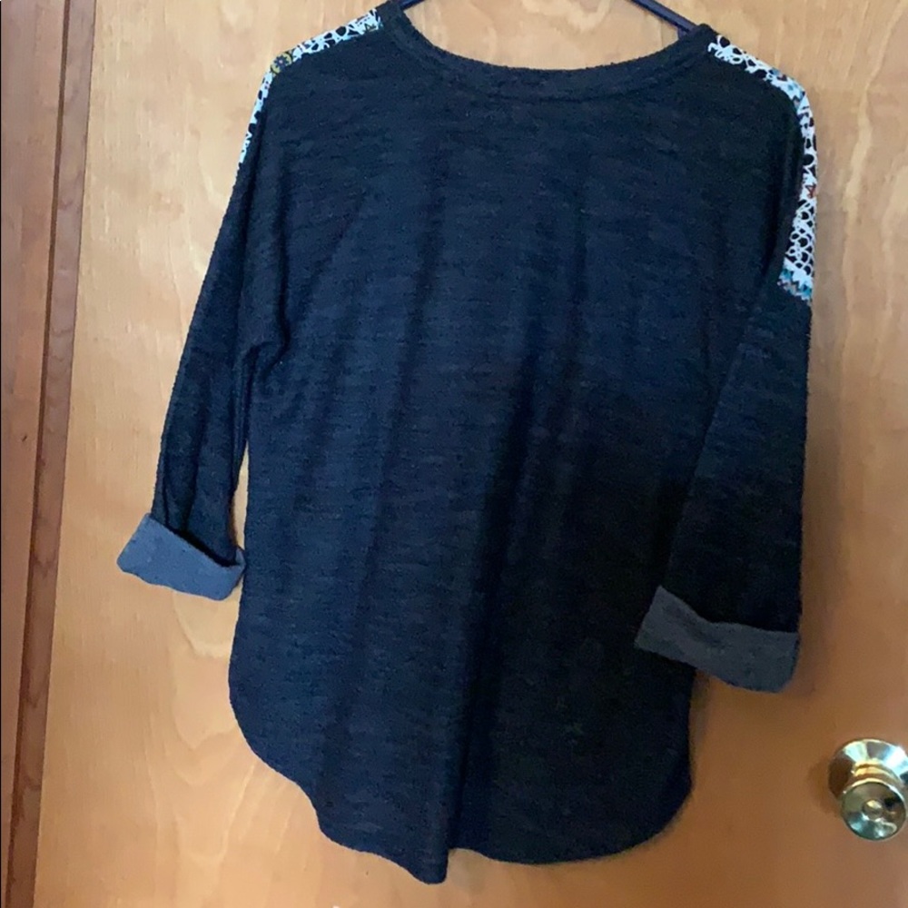 Cute Patterned Top - Picture 4 of 4